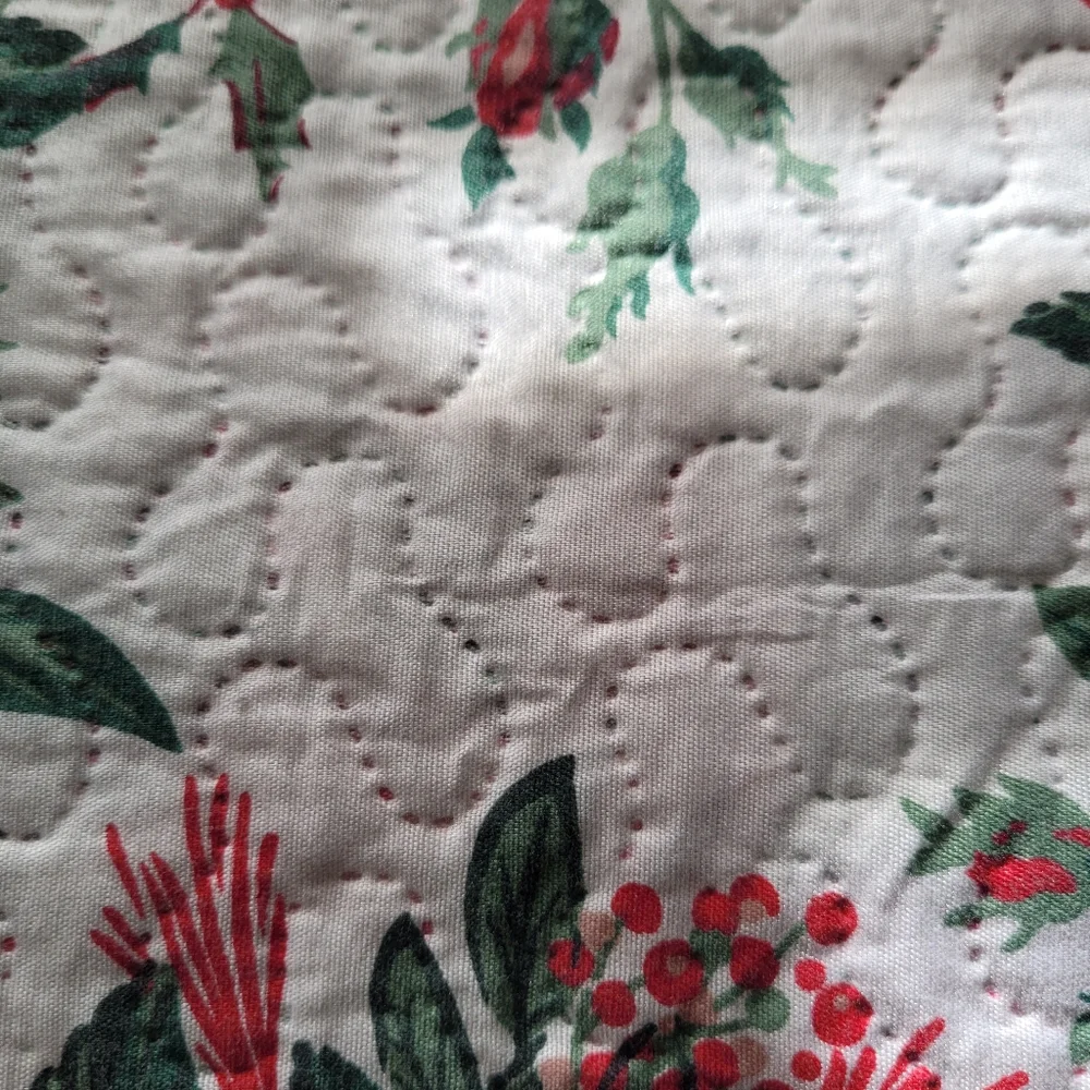 Reversible 3pc king/Queen comforter Poinsettias Holidays comforter set